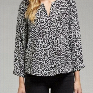 JOIE silk blouse size xs black in white Chettah print